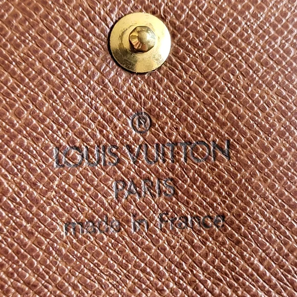 Louis Vuitton 6-Ring Key Holder - Picture 14 of 14